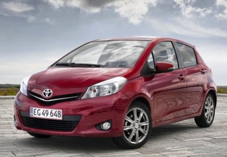TOYOTA YARIS (3) ...